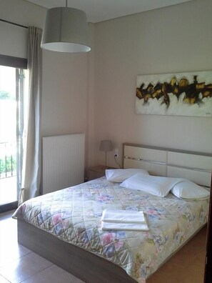 Apartment, Sea View | 1 bedroom, individually furnished, soundproofing, iron/ironing board