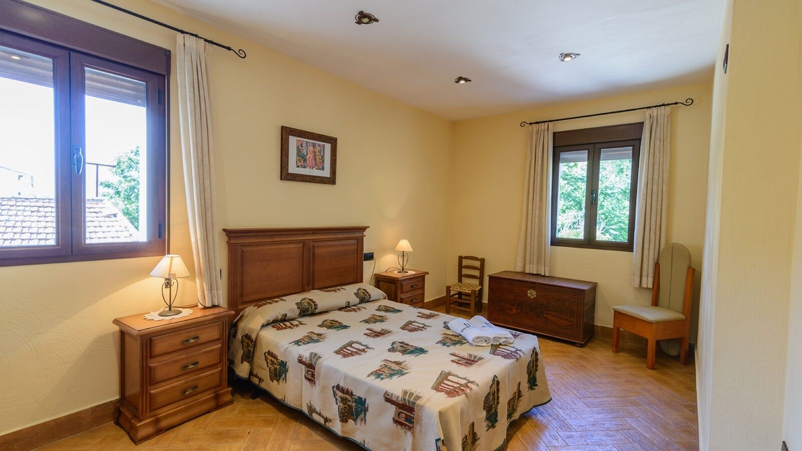 5 chambres, fer et planche à repasser, lit parapluie, Wi-Fi