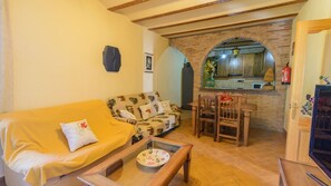 Tv, eldstad och dvd-spelare