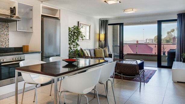 Unclassified image, 1 of 13, button - Rockwell Waterkant Pad Prestwich (Cape Town)