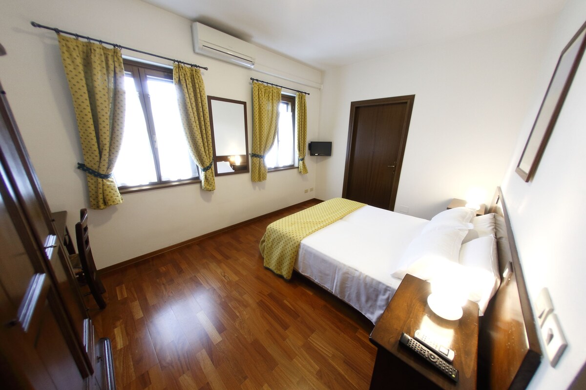 Kamer, 1 twee- of 2 eenpersoonsbedden | Gratis wifi, beddengoed
