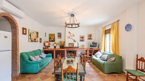 Televisie en een open haard