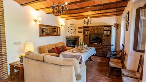 TV, fireplace, DVD player, table football - Fuente de la Gitana Rute by Ruralidays (Córdoba)