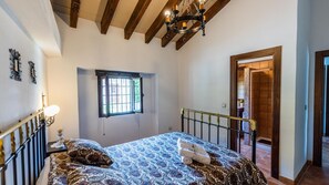 6 bedrooms, iron/ironing board, travel cot, WiFi
