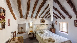 5 sovrum, strykjärn/strykbräda och resesäng