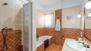 シャワー付き浴槽、ヘアドライヤー