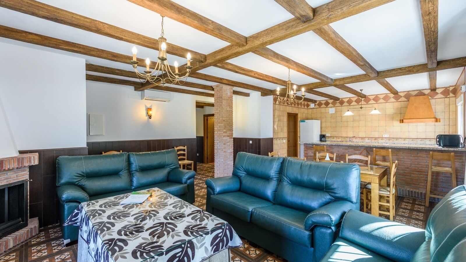 TV, fireplace - La Molina Riogordo by Ruralidays (Málaga)