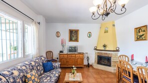 TV, fireplace - Cortijo Los Naranjos Frigiliana by Ruralidays (Málaga)