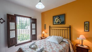 7 quartos, ferros/tábuas de passar roupa, berço de viagem, Wi-Fi