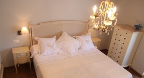 2 chambres, couette en duvet d'oie, fer et planche à repasser