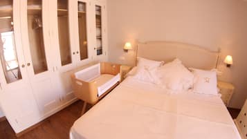 2 habitaciones, cubrecamas, tabla de planchar con plancha y wifi gratis