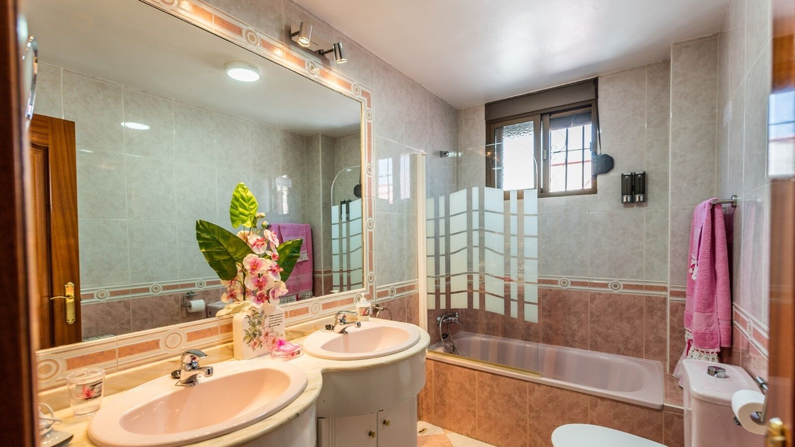 Alojamiento Rural Torre Hueca Pinos Puente by Ruralidays