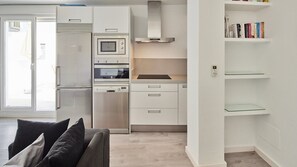 Frigorifero, microonde, forno, piano cottura