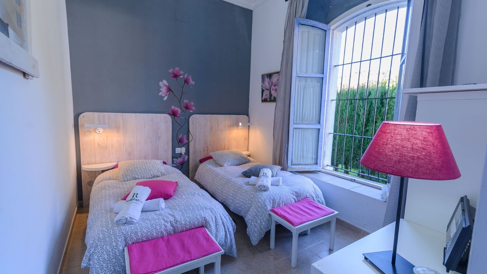 6 dormitorios, tabla de planchar con plancha, cuna de viaje y wifi