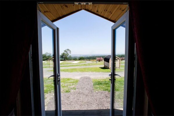 Interior - Ernest's Retreat Glamping Site (Chesterfield)