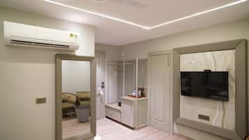 Phòng Premium | Trang bị nội thất với thiết kế riêng biệt, bàn