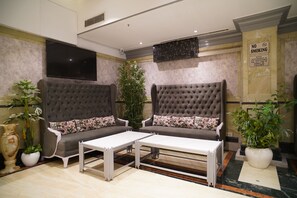 Lobby sitting area - Hotel Nagpal Regency (Ludhiana)