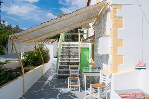 Outdoor dining - Vangelis Traditional  House (Spetses)