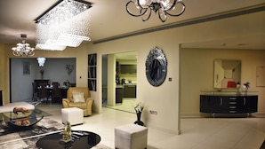 Flat-screen TV - 3 BR Spectacular view in Marina (Dubai)