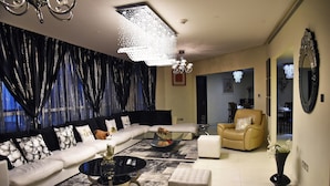 Flat-screen TV - 3 BR Spectacular view in Marina (Dubai)
