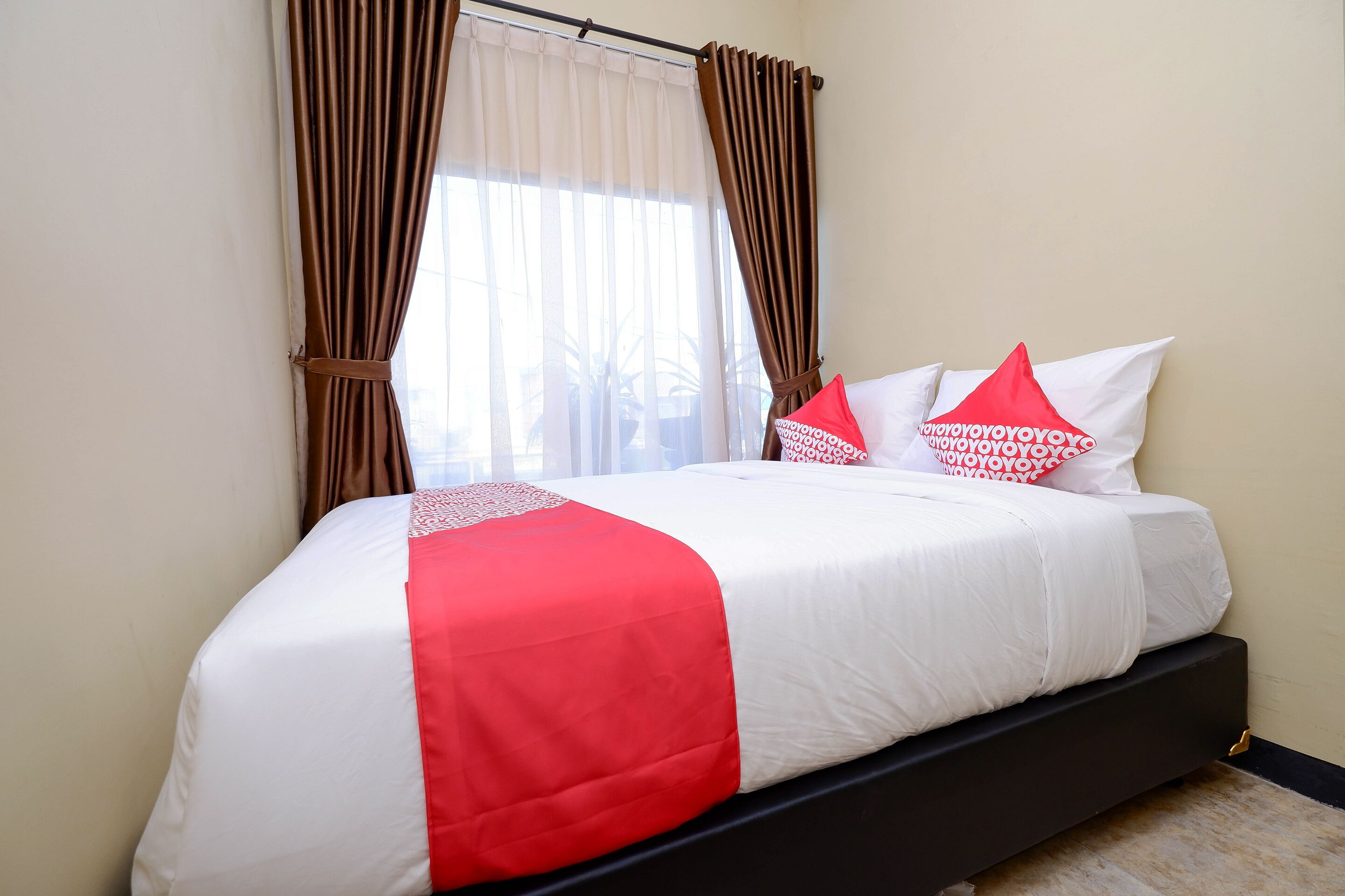 Standaard tweepersoonskamer | Een bureau, gratis wifi, beddengoed