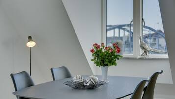 Makan di kamar