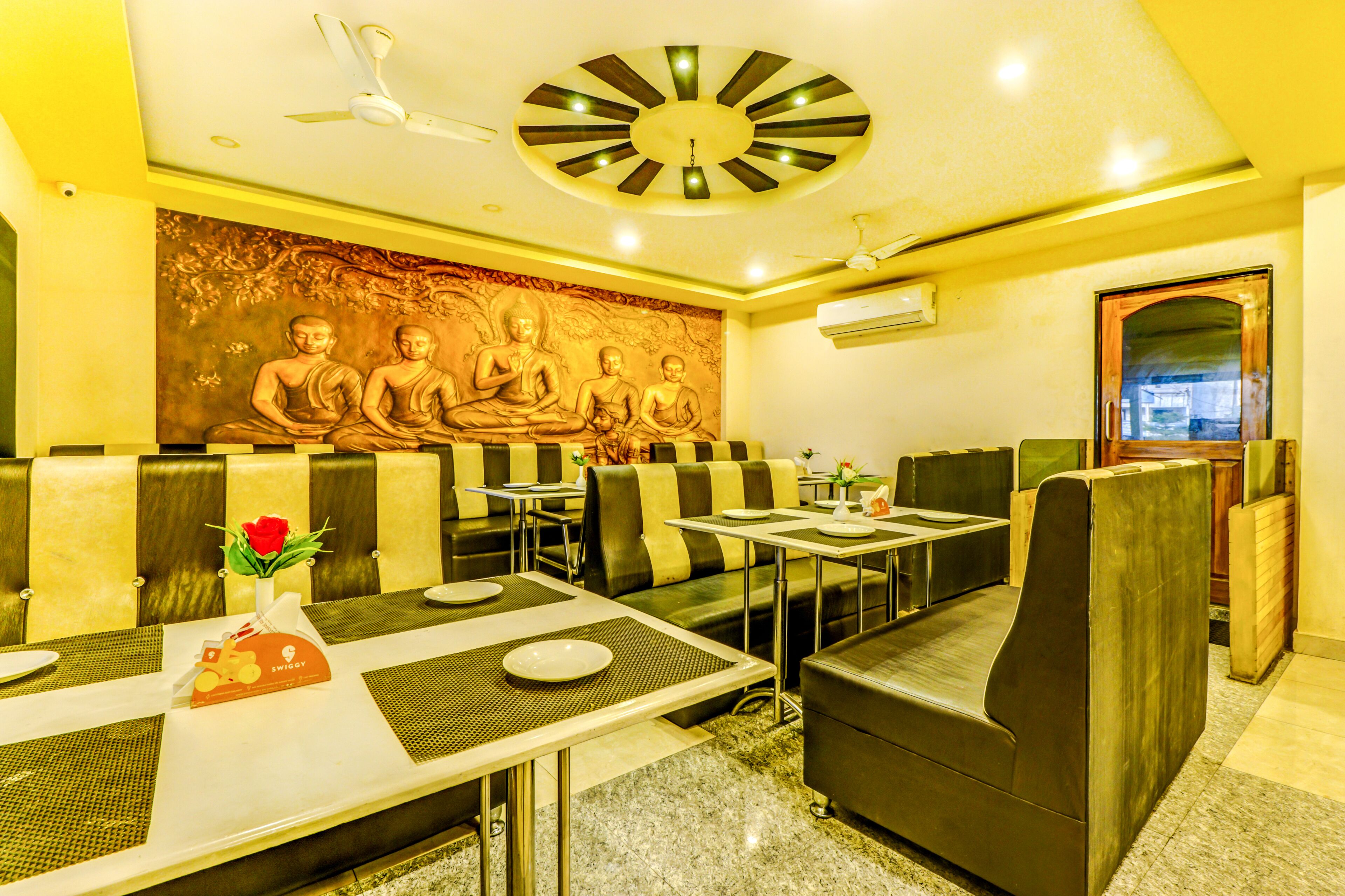 daily cooked-to-order breakfast for a fee