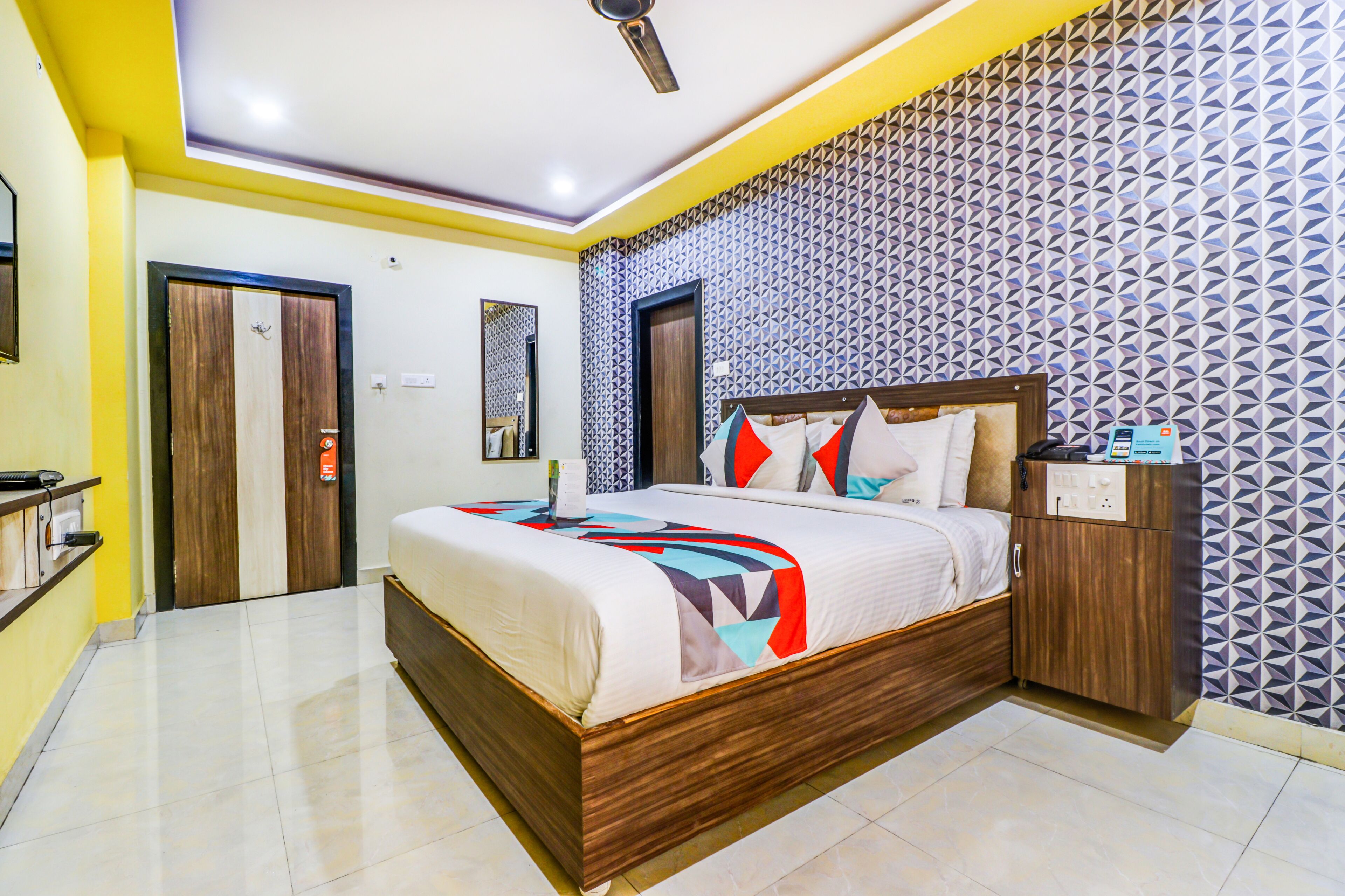 premium room | desk, free wifi, bed sheets