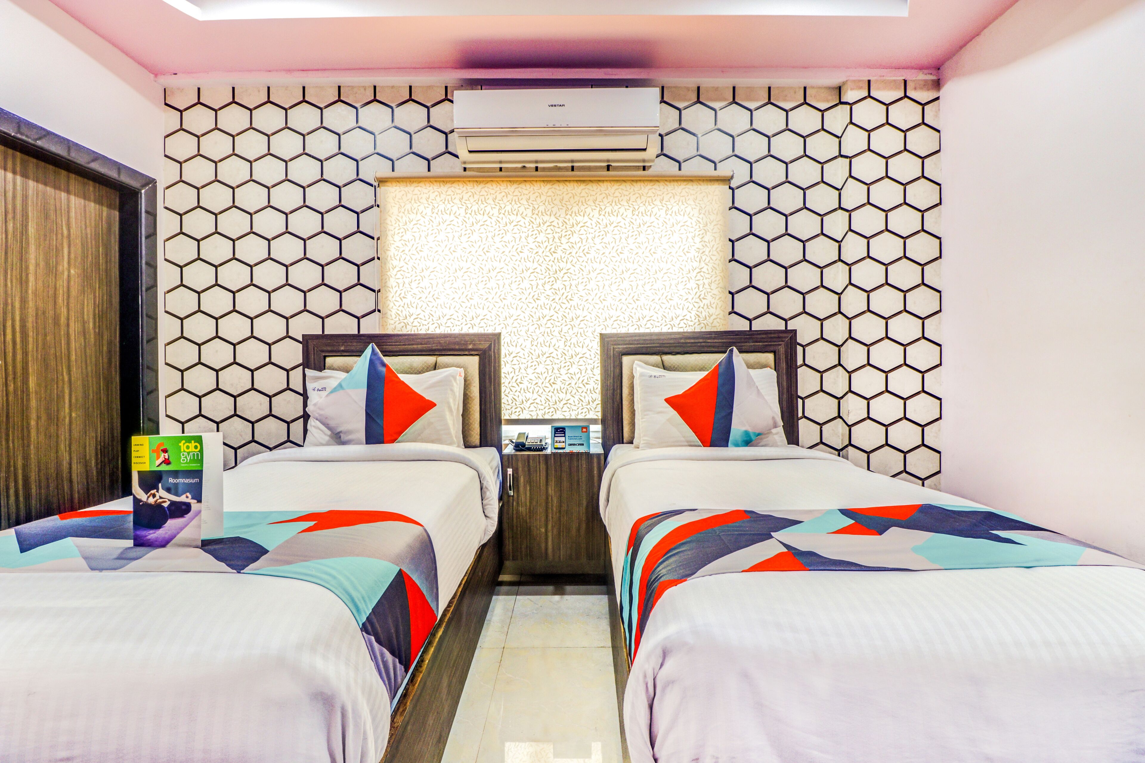 deluxe room | desk, free wifi, bed sheets