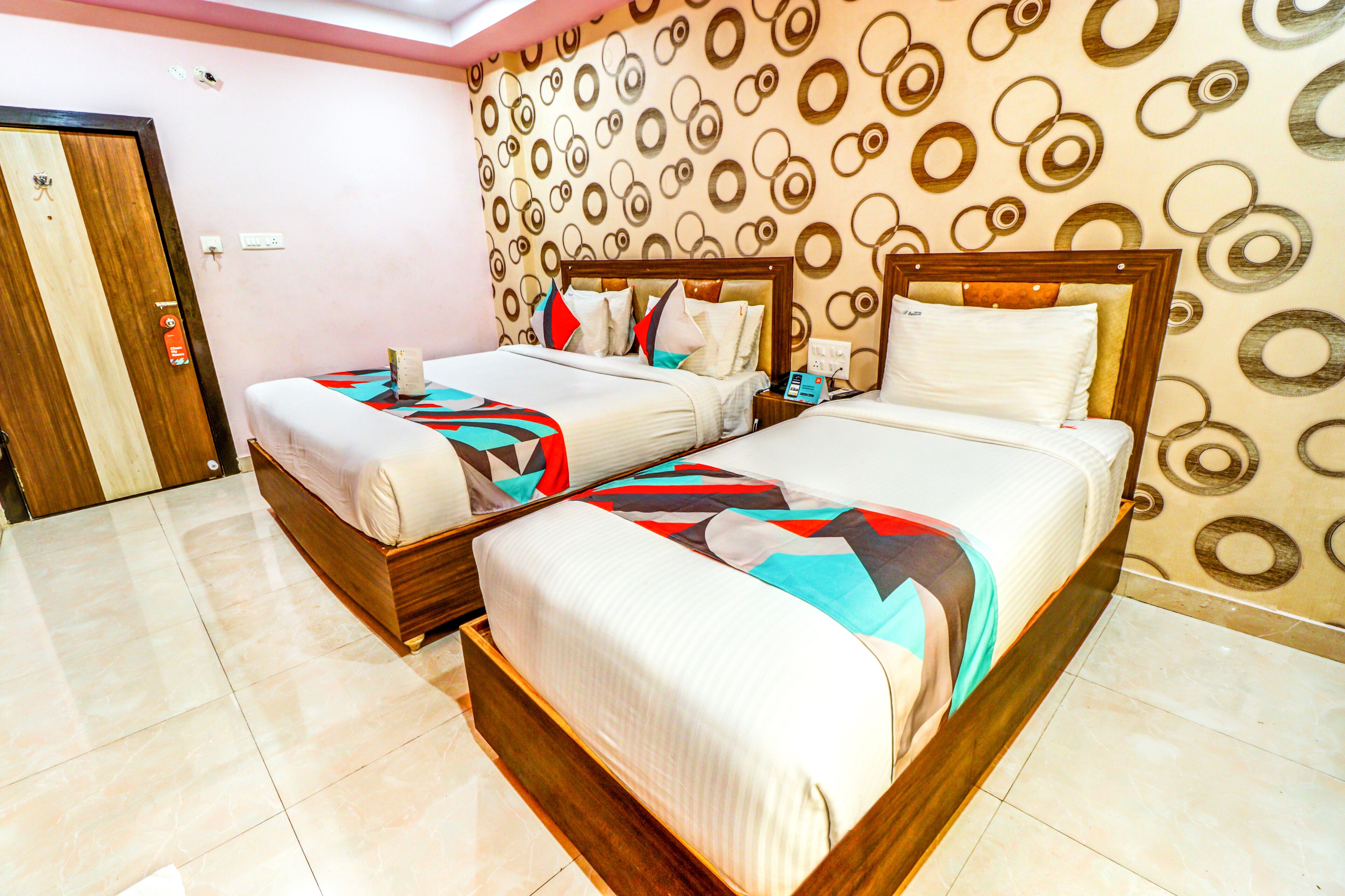 family room | desk, free wifi, bed sheets