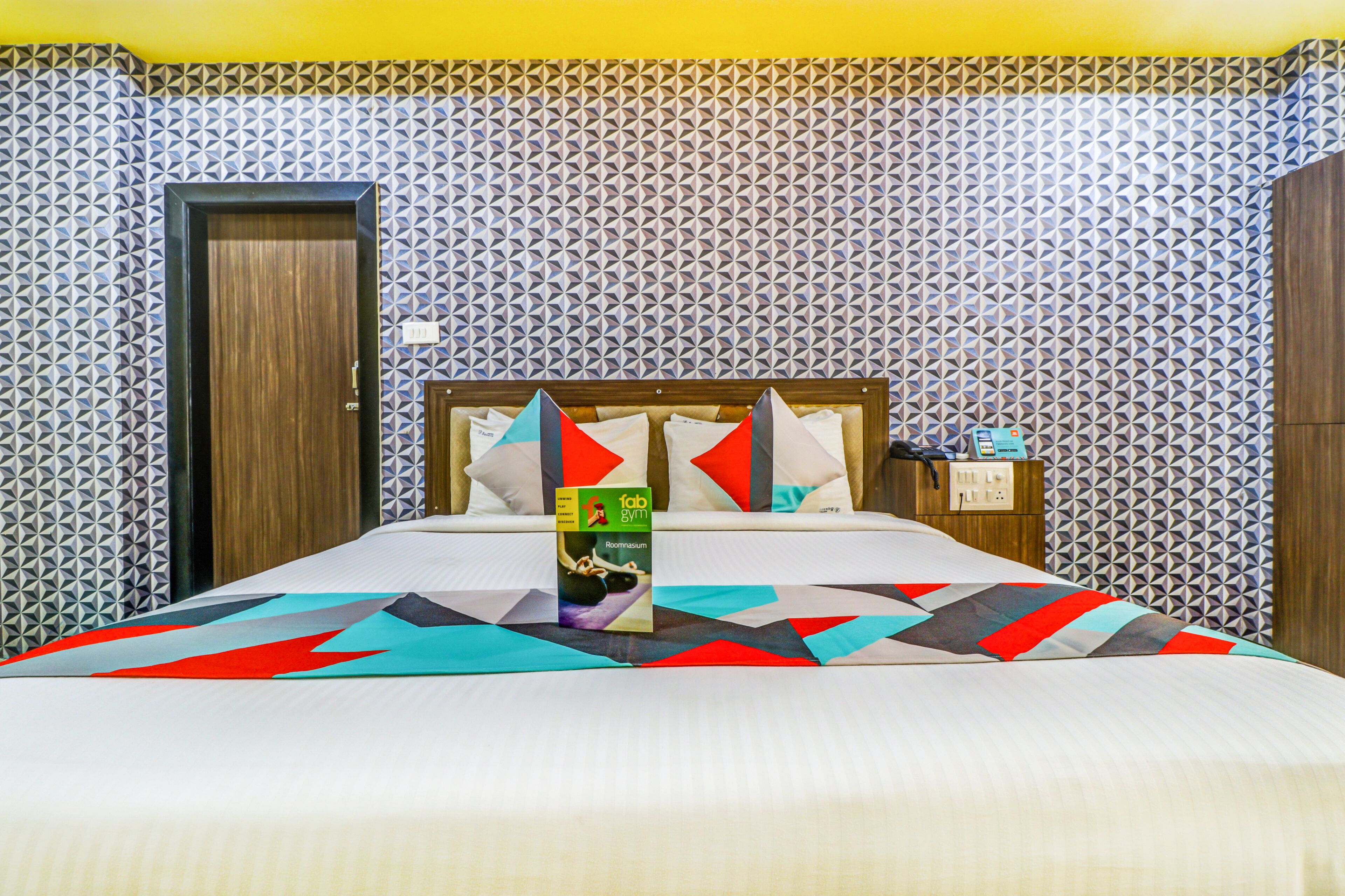 premium room | desk, free wifi, bed sheets