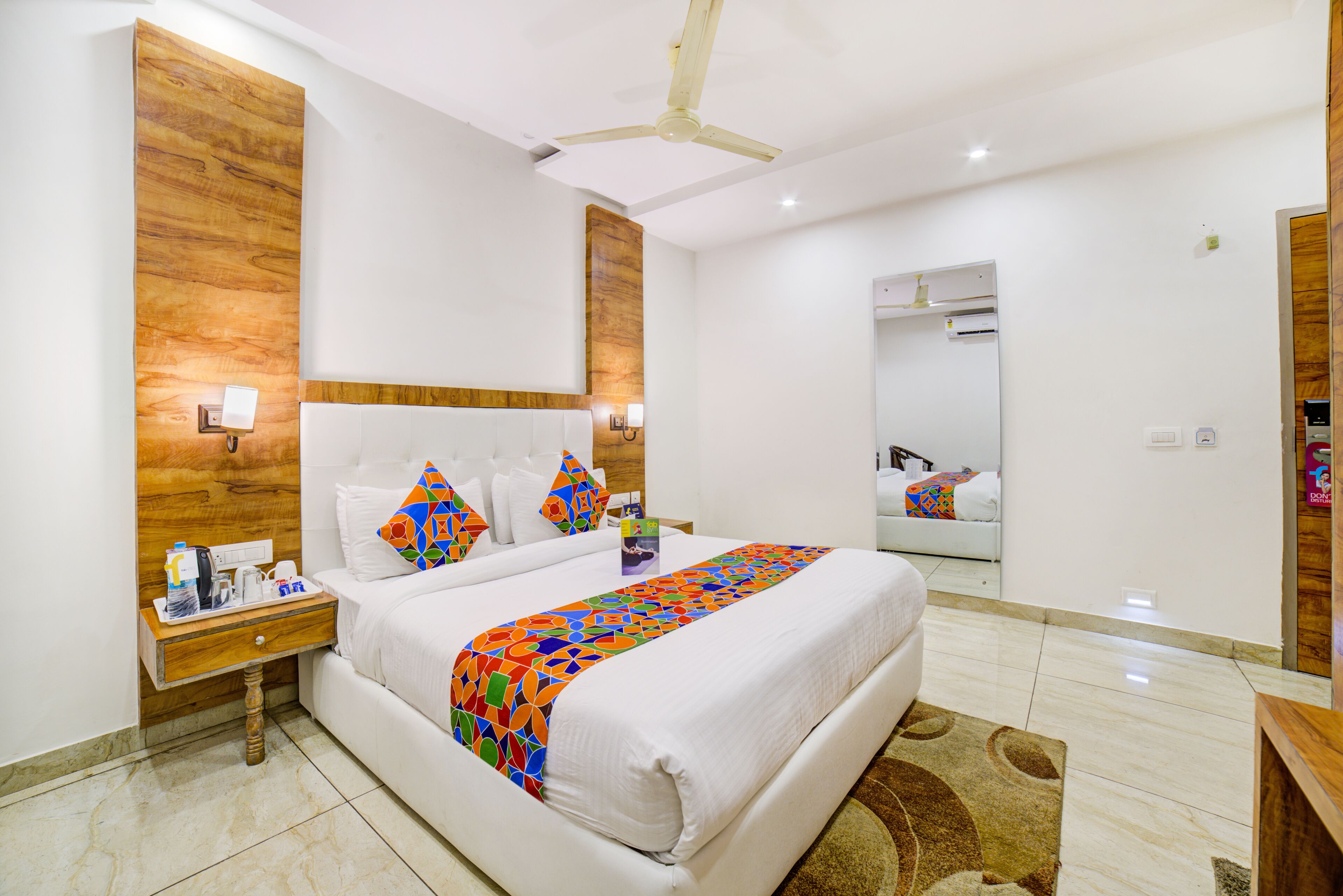 deluxe room | desk, soundproofing, free wifi, bed sheets