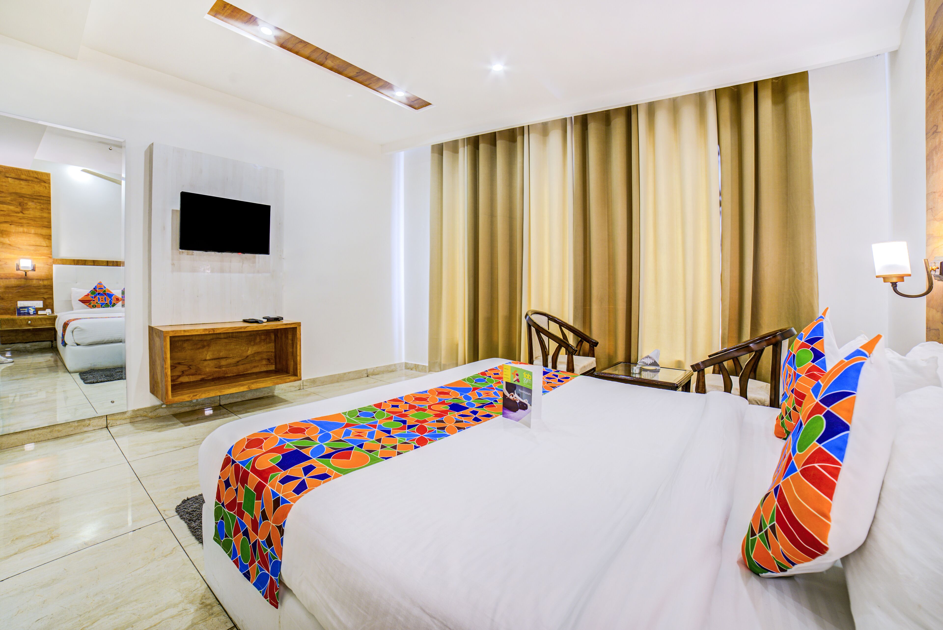 deluxe room | desk, soundproofing, free wifi, bed sheets