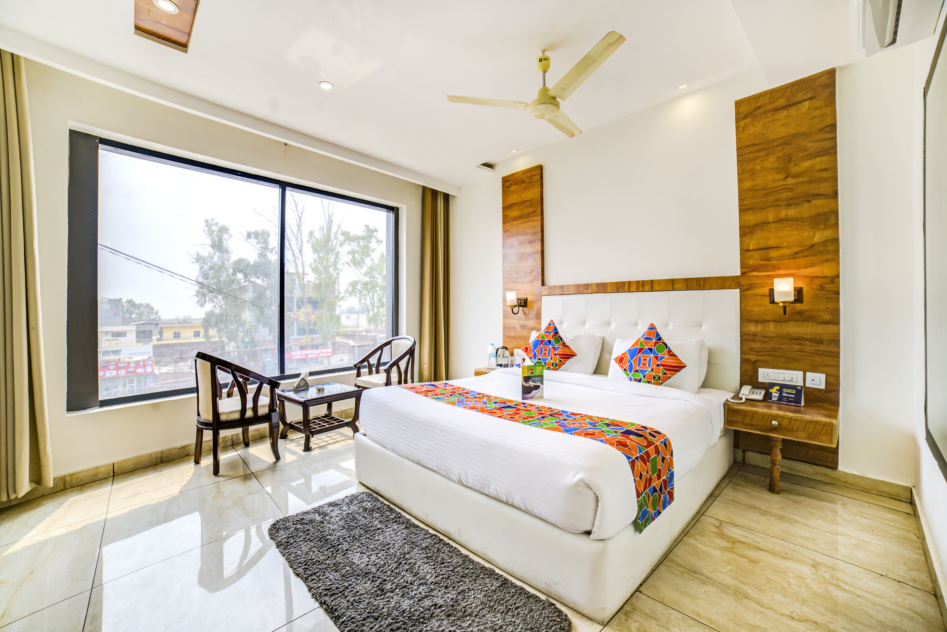 deluxe room | desk, soundproofing, free wifi, bed sheets