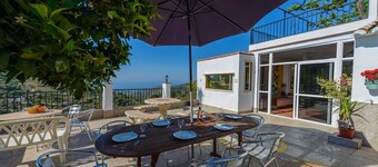 Villa López Cómpeta by Ruralidays