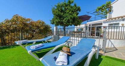 Villa López Cómpeta by Ruralidays