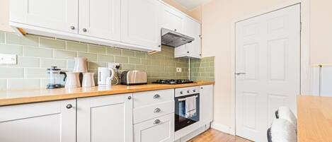 3 bedrooms, in-room safe, desk, blackout curtains