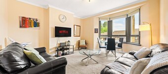 Warm Cosy Family Home With Free Parking