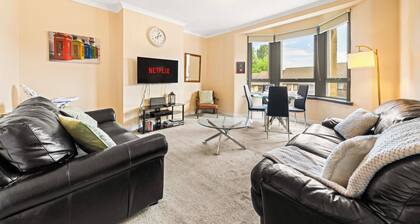 Warm Cosy Family Home With Free Parking