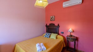 8 bedrooms, iron/ironing board, WiFi