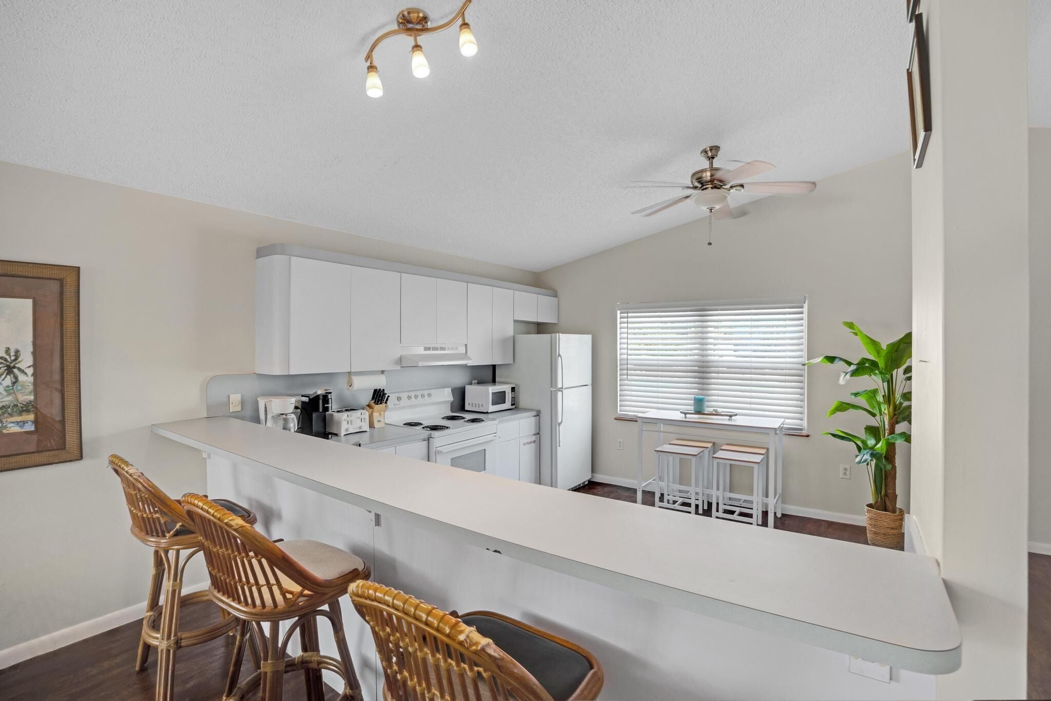 Fridge, microwave, stovetop, cookware/dishes/utensils