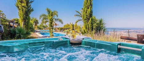 Bain à remous extérieur