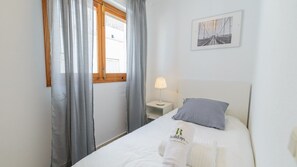2 bedrooms, iron/ironing board, travel cot, WiFi
