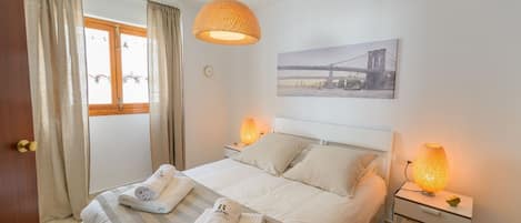 2 bedrooms, iron/ironing board, travel cot, WiFi