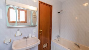 Bathtub - Apartamento Almijara Cómpeta by Ruralidays (Málaga)