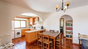 Fridge, microwave, oven, stovetop - Casa Los Pérez Sedella by Ruralidays (Málaga)