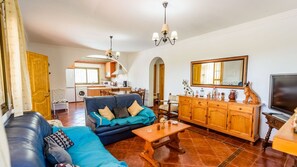 TV, fireplace, stereo - Casa Los Pérez Sedella by Ruralidays (Málaga)