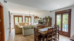 TV - Lake view villa Iznájar by Ruralidays (Córdoba)