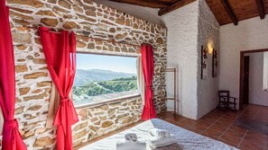 6 dormitorios, tabla de planchar con plancha, cuna de viaje y wifi