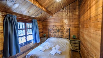 2 slaapkamers, reisbedje